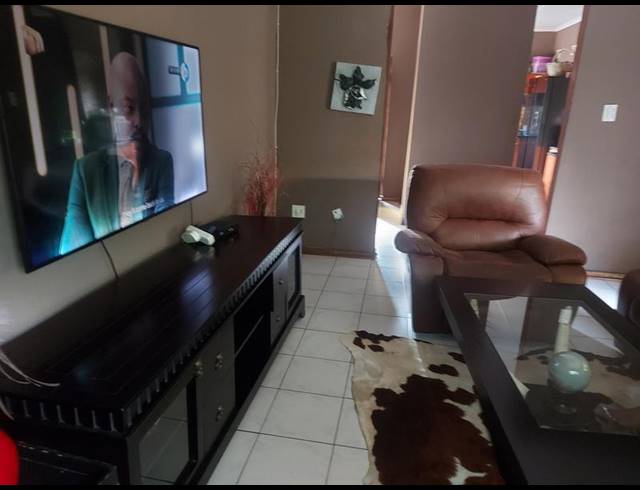 3 BEDROOM HOUSE FOR SALE IN BIRDSWOOD